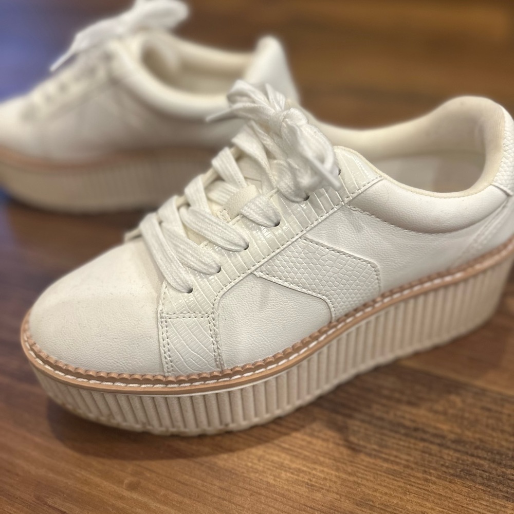 DV by Dolce Vita “Bubbles” Platform Sneakers Like New Size 6.5